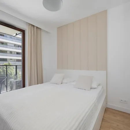Apartmán Siedmiogrodzka With Balcony & Parking Wola By Renters