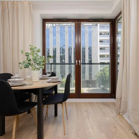Siedmiogrodzka With Balcony & Parking Wola By Renters 바르샤바