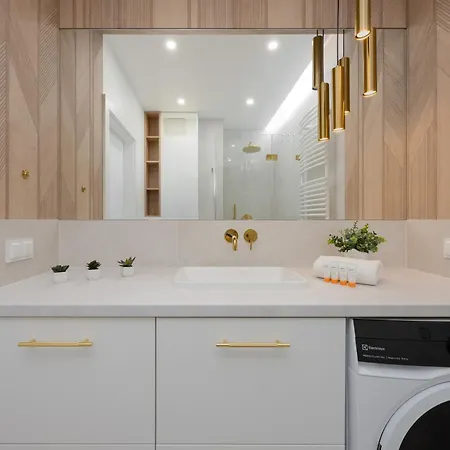 Siedmiogrodzka With Balcony & Parking Wola By Renters Appartamento *