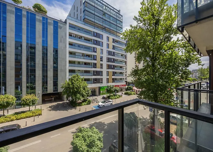 Siedmiogrodzka With Balcony & Parking Wola By Renters وارسو