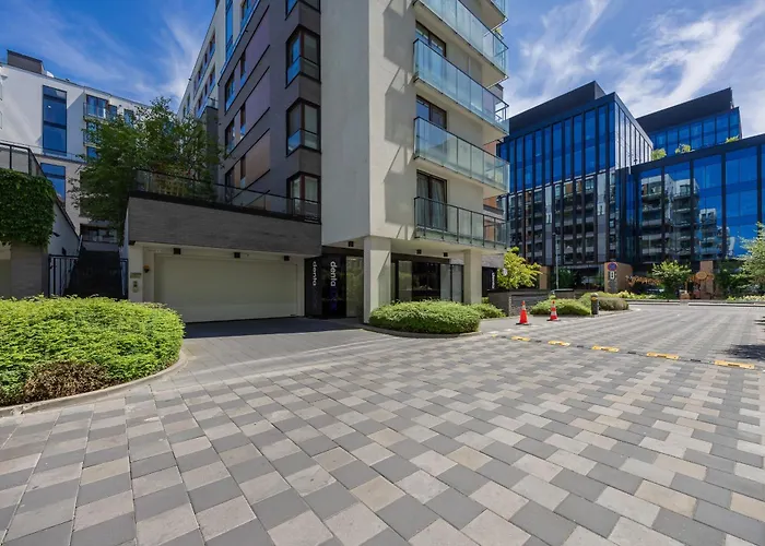 Siedmiogrodzka With Balcony & Parking Wola By Renters شقة *