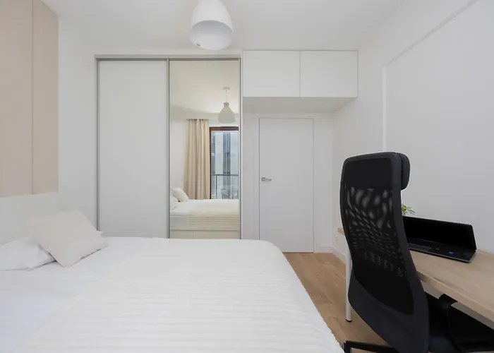 Siedmiogrodzka With Balcony & Parking Wola By Renters * وارسو