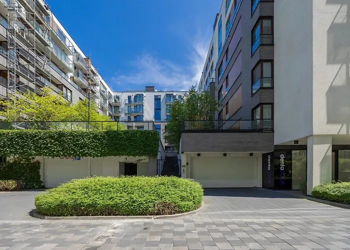 Siedmiogrodzka With Balcony & Parking Wola By Renters شقة