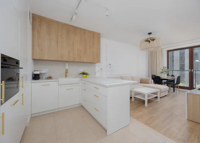 Siedmiogrodzka With Balcony & Parking Wola By Renters وارسو