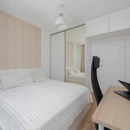 Siedmiogrodzka With Balcony & Parking Wola By Renters Apartamento