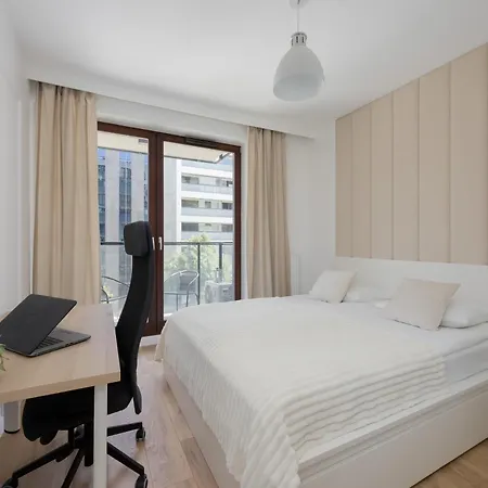 Siedmiogrodzka With Balcony & Parking Wola By Renters * Varsó